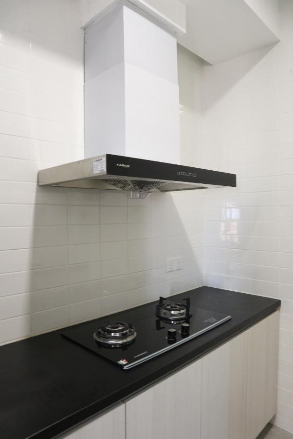 Roxy Sematan Villa & Townhouse Buitenkant foto