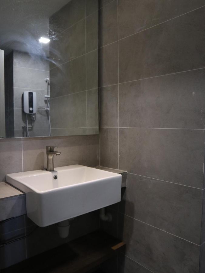 Roxy Sematan Villa & Townhouse Buitenkant foto