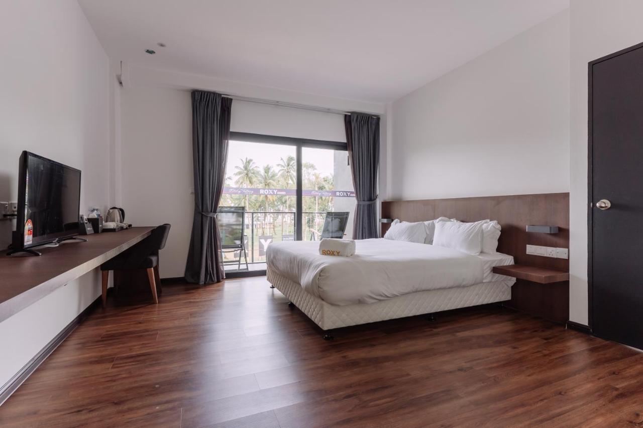 Roxy Sematan Villa & Townhouse Buitenkant foto