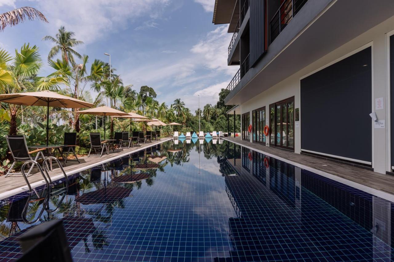 Roxy Sematan Villa & Townhouse Buitenkant foto