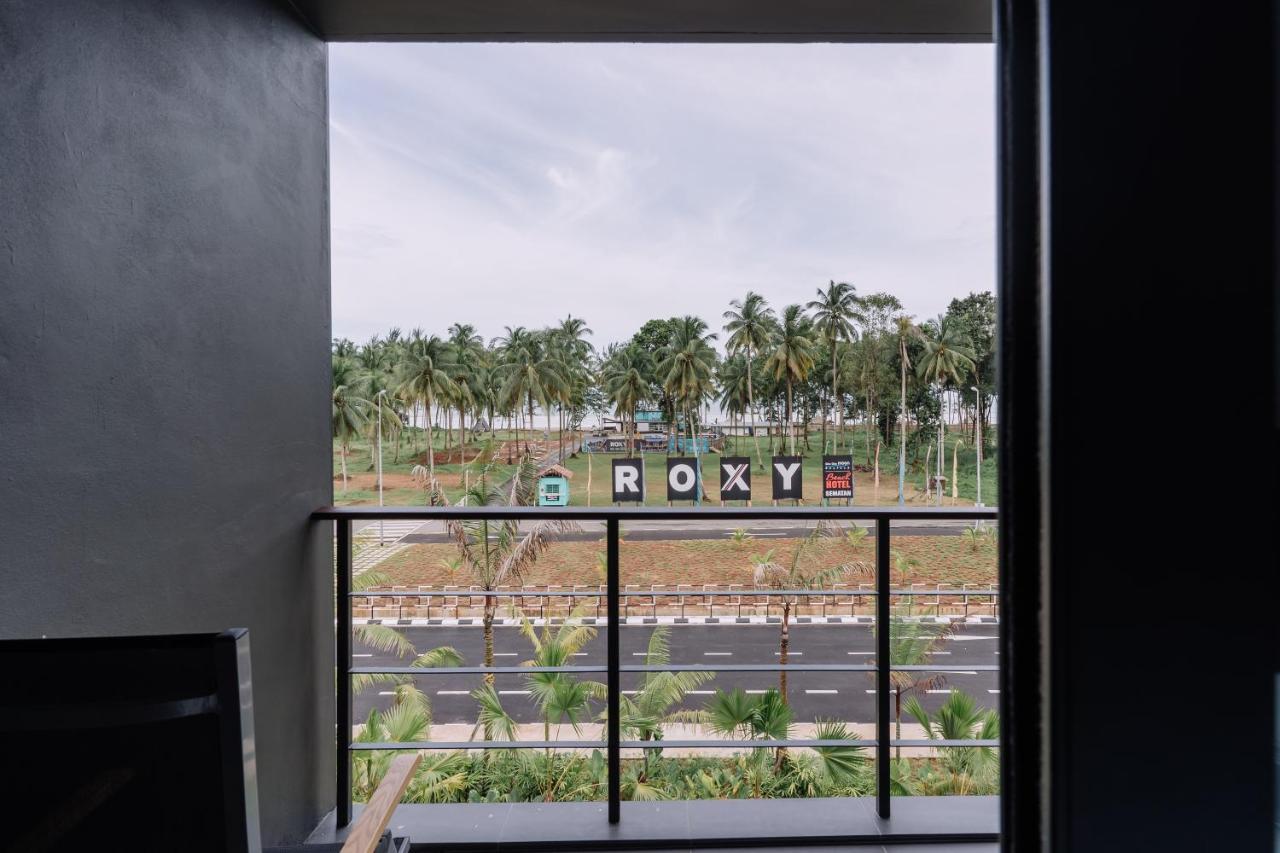 Roxy Sematan Villa & Townhouse Buitenkant foto