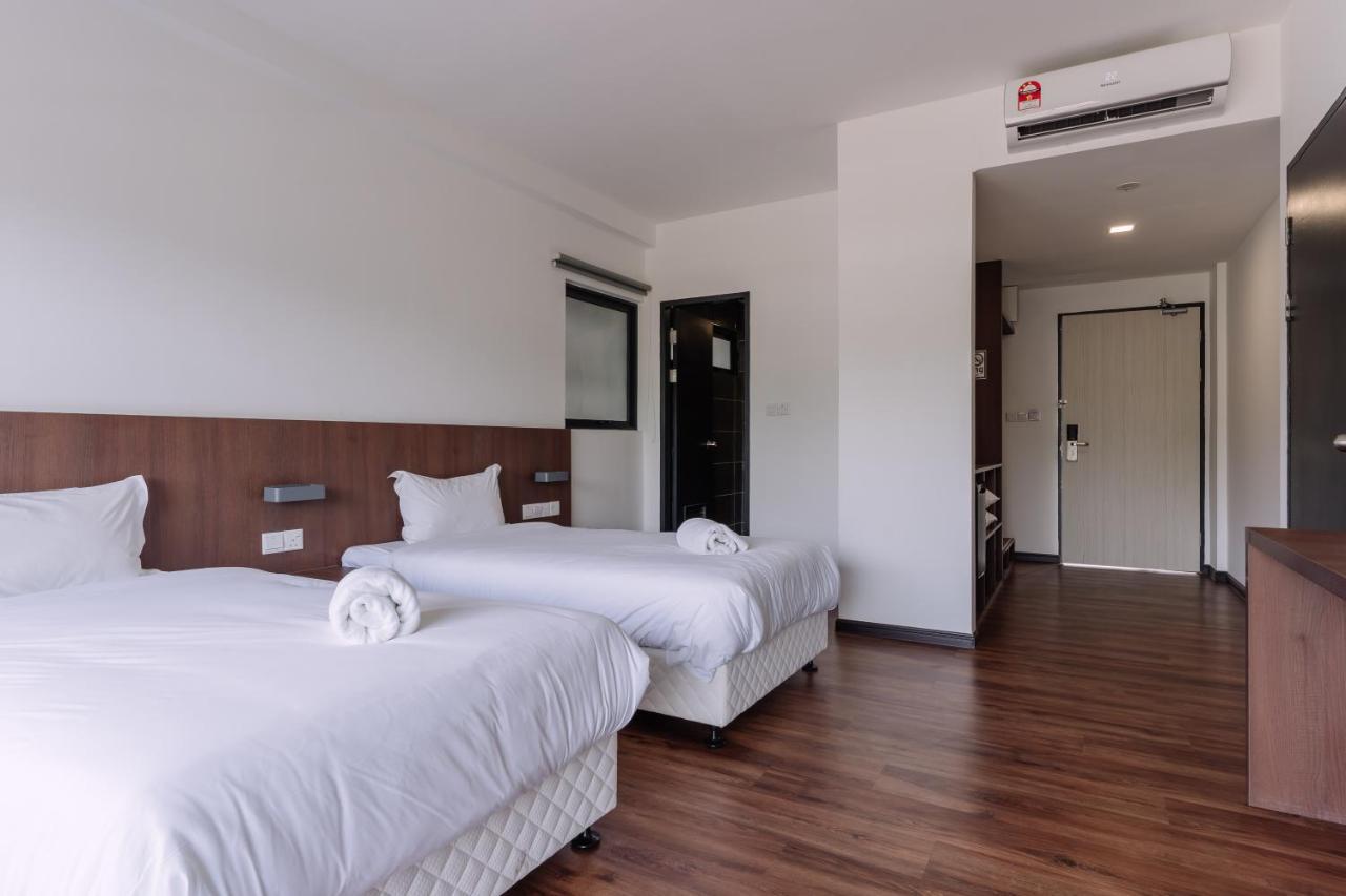 Roxy Sematan Villa & Townhouse Buitenkant foto