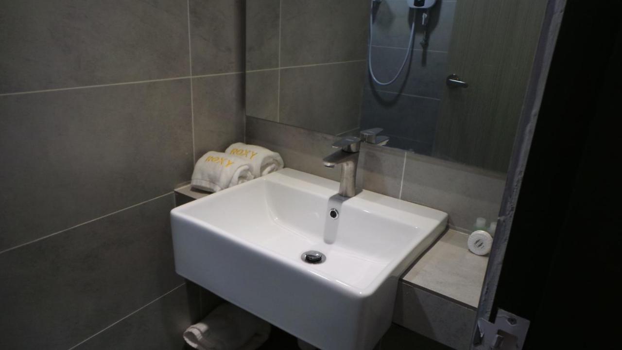 Roxy Sematan Villa & Townhouse Buitenkant foto