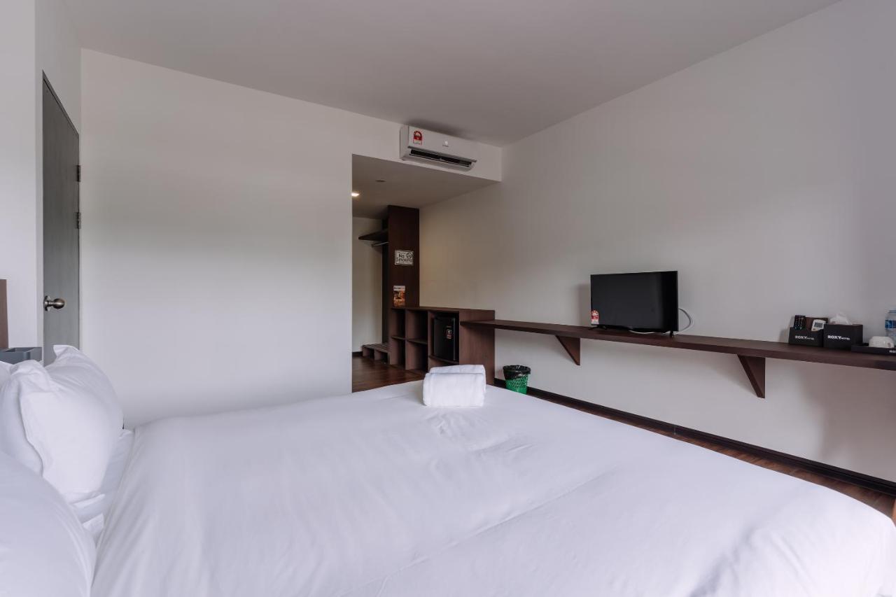 Roxy Sematan Villa & Townhouse Buitenkant foto