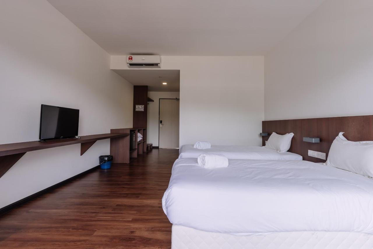 Roxy Sematan Villa & Townhouse Buitenkant foto