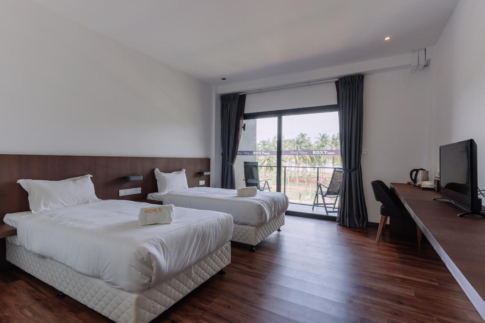 Roxy Sematan Villa & Townhouse Buitenkant foto