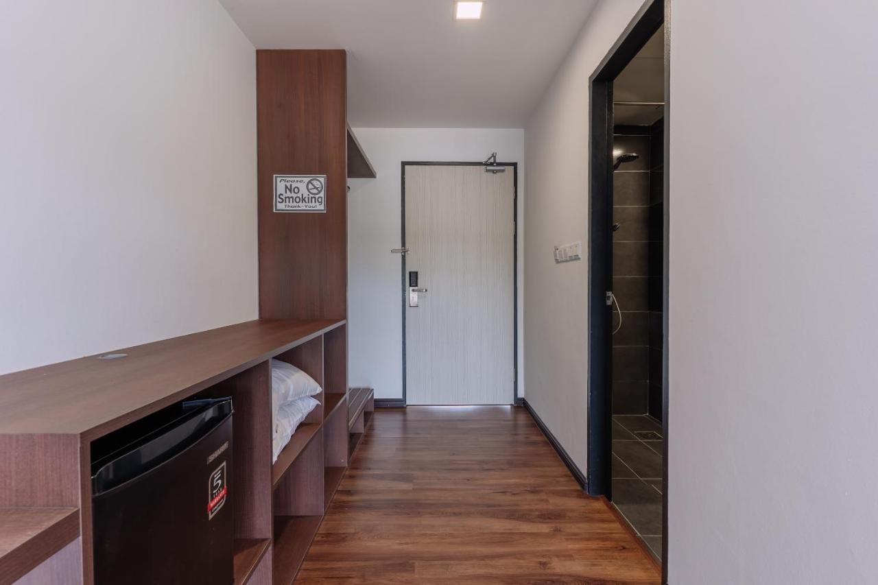 Roxy Sematan Villa & Townhouse Buitenkant foto